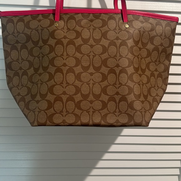 NWOT Coach Signature Taupe/Pink Zip Tote with three inside pockets 18”Wx 10.5”H - Picture 6 of 10